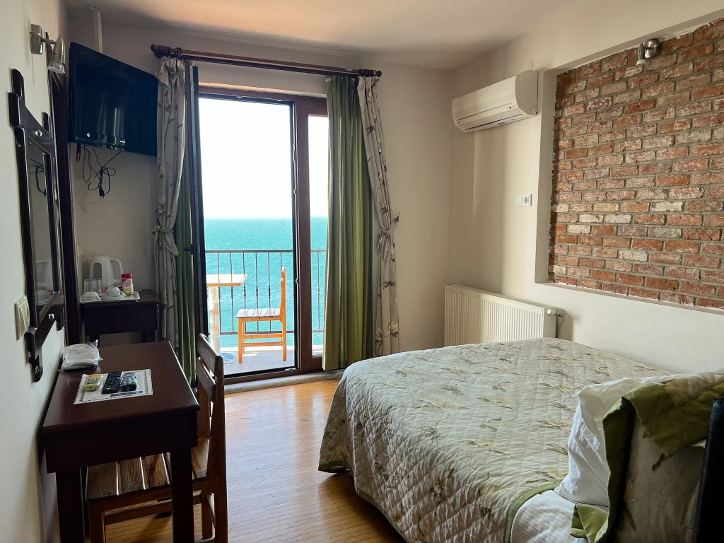 DOUBLE ROOM - LAKE VIEW