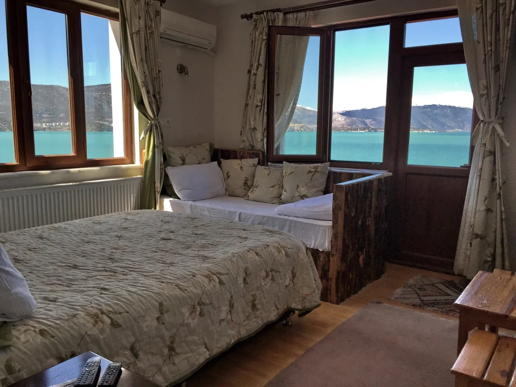 DOUBLE ROOM - LAKE VIEW